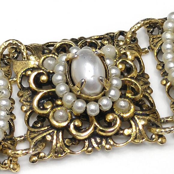 Vintage 1960s Faux Pearl & Victorian Lady Link Bracelet, Gold Tone - Picture 8 of 10